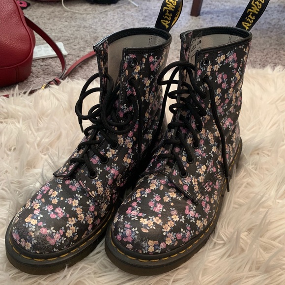 Dr. Martens Shoes - Dr. Martens Floral 8-Hole Boots 🌸 Dr. Martens Shoes - Dr. Martens Floral 8-Hole Boots 🌸